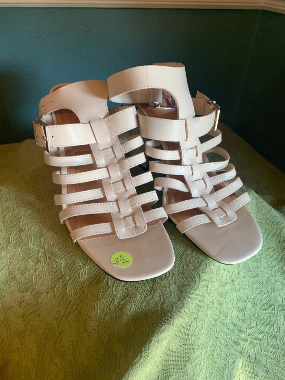 Vince Camuto 8.5. Cream